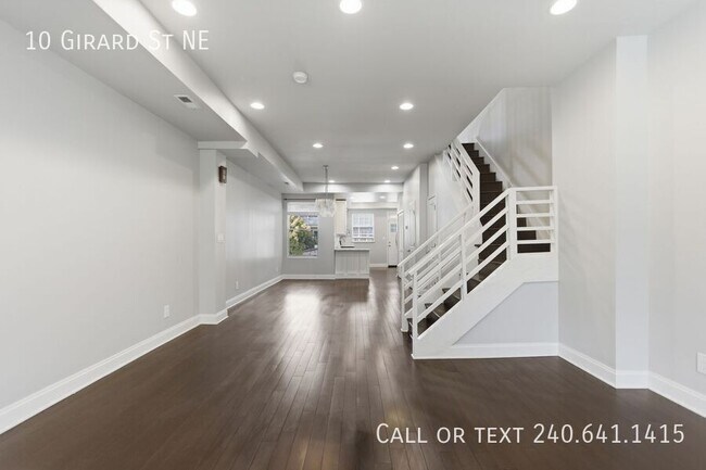 Photo - 10 Girard St NE House