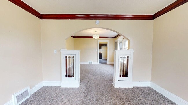 Building Photo - 3045 E 130th St