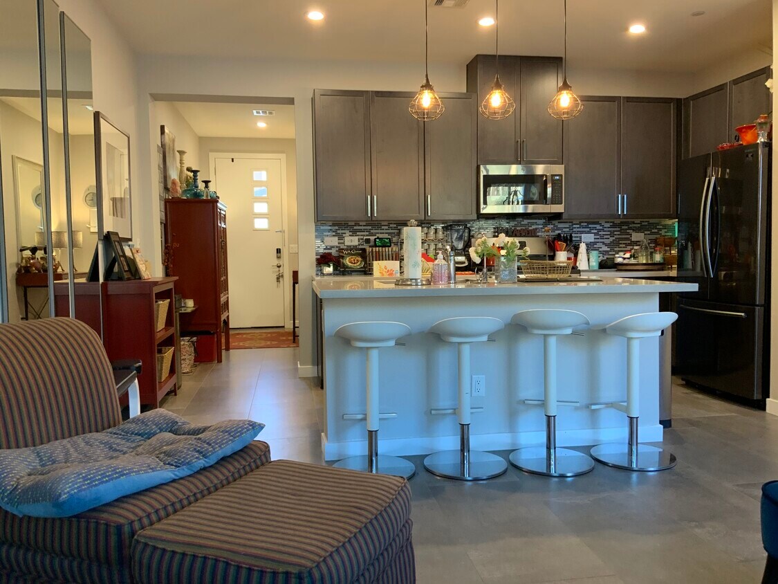 Foto principal - 6136 Juniper Grove St