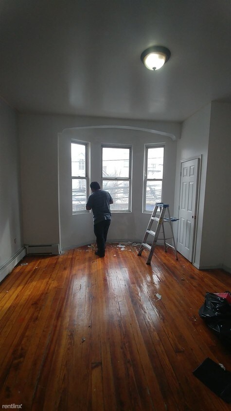 Primary Photo - 3809 Palisade Ave