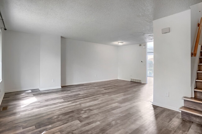 Building Photo - 14711 W Ellsworth Ave