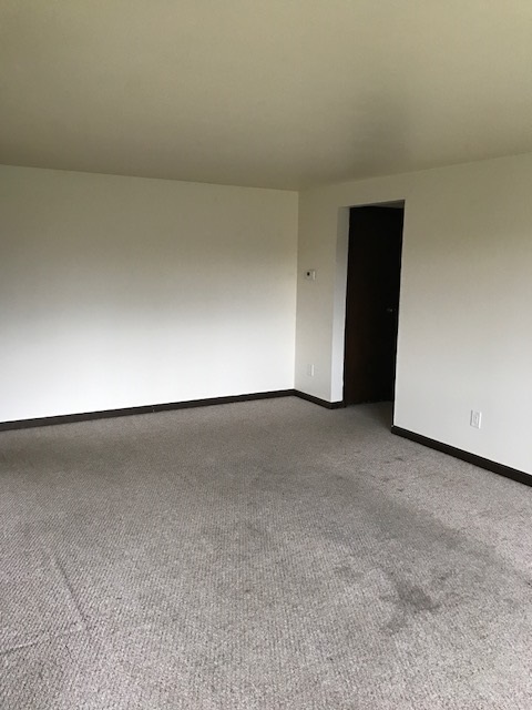 Building Photo - 14 Tudor Ln