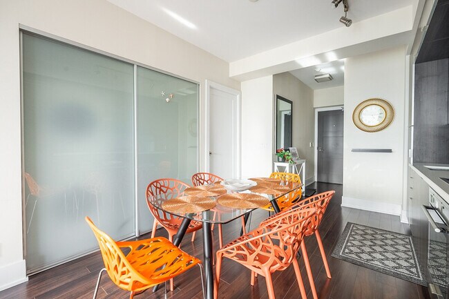 Building Photo - 250 Front St W