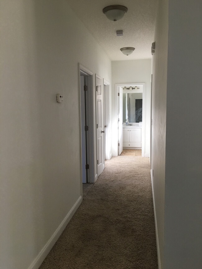 Building Photo - 17 Gracie Ln