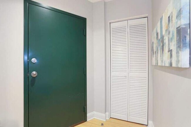 Foto del edificio - Beautiful Bloomingdale Condo with Capitol ...