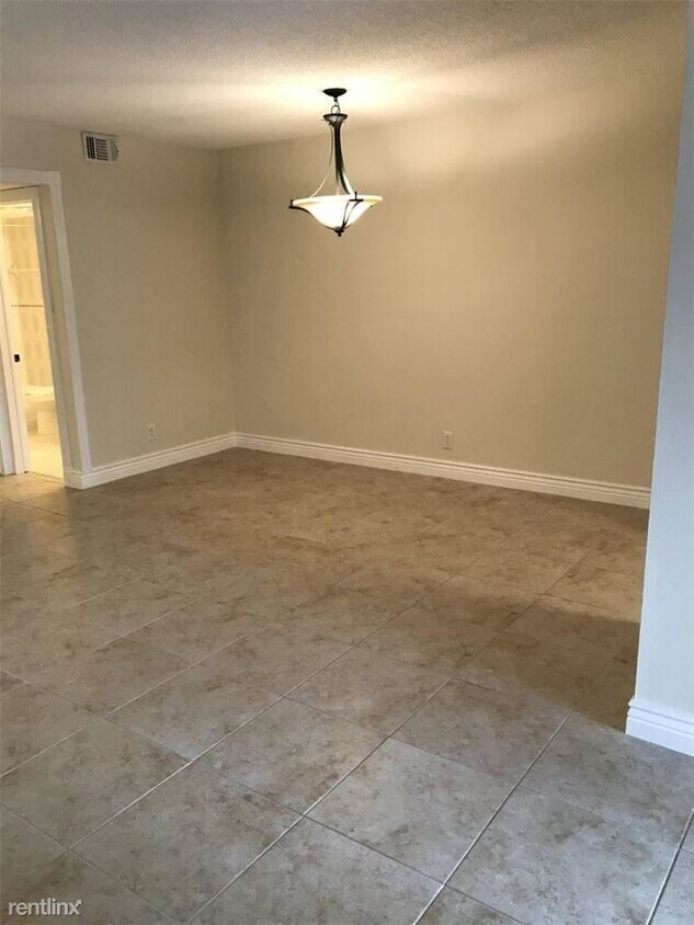 Primary Photo - 1 br, 1 bath Apartment - 2088 N University Dr