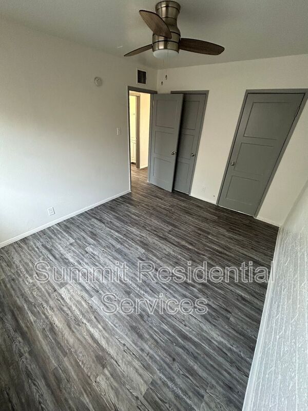 Building Photo - 2511 E Cameron Vista