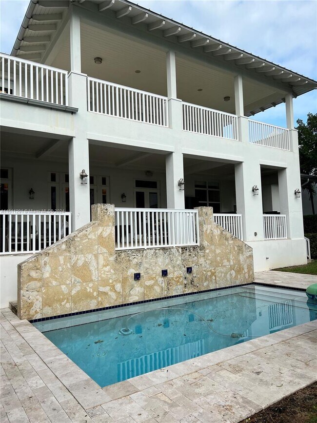 Foto del edificio - 475 Hampton Ln