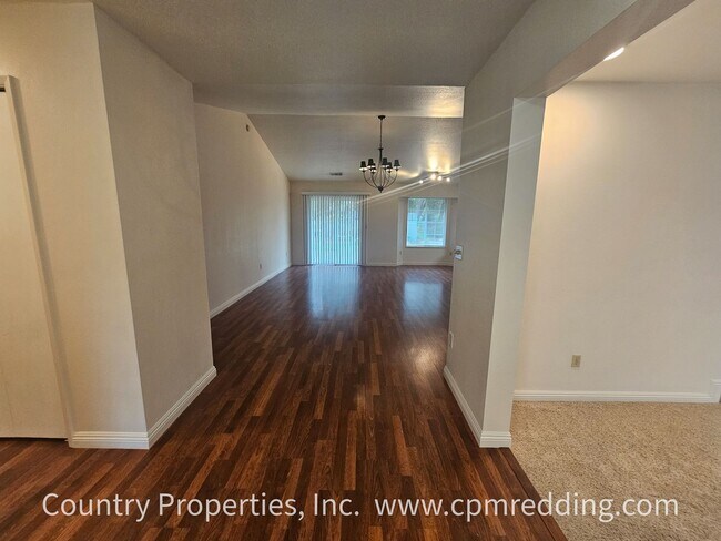 Foto del edificio - Spacious Home in Saratoga Estates with Lan...