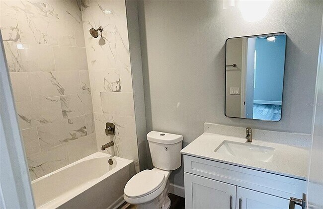 Foto del edificio - 12260 Henley Ave