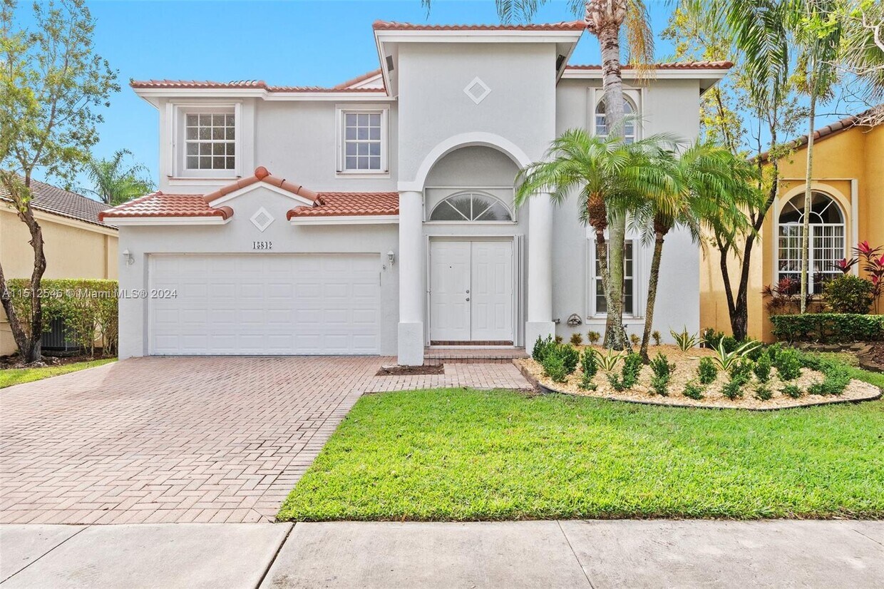 Foto principal - 15842 SW 14th St