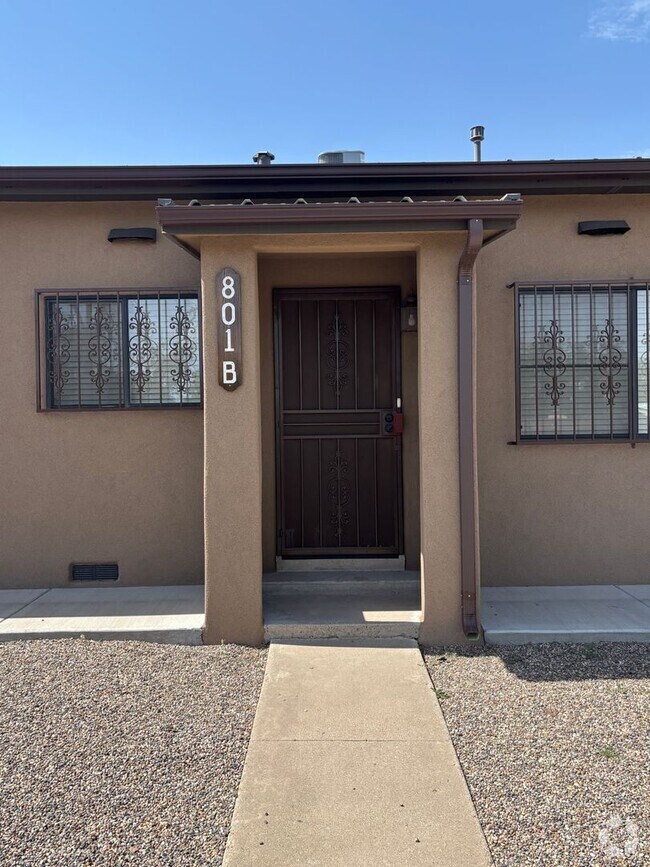 Building Photo - 801 Ortiz Dr SE