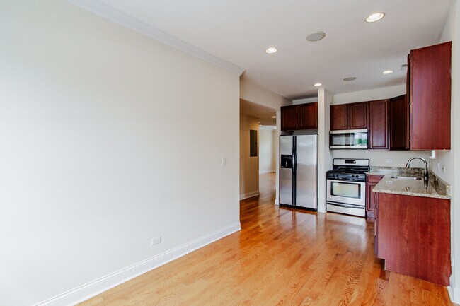 Foto del edificio - 6150 N Ravenswood Ave