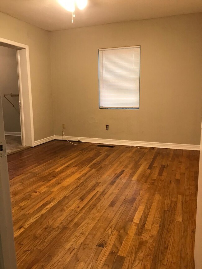 Building Photo - 3 Bedroom House on Desiree Ct. Available Now!