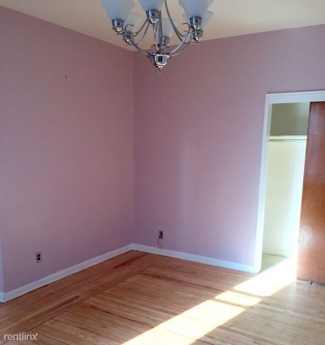 Building Photo - 2 br, 1 bath  - 2340 29th St