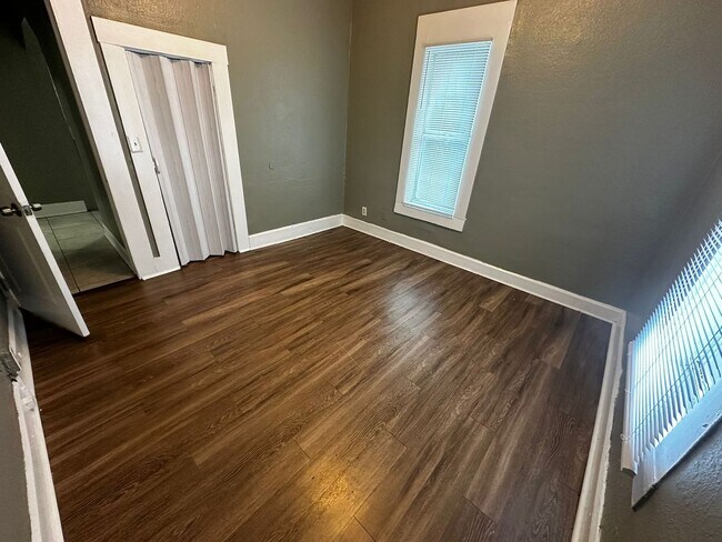 Foto del edificio - Jackson Heights 3/1 House- Ready Now!