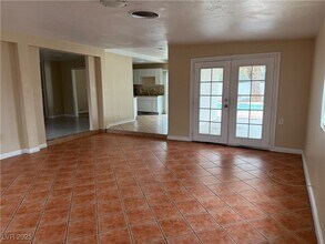 Building Photo - 5504 W Bartlett Ave