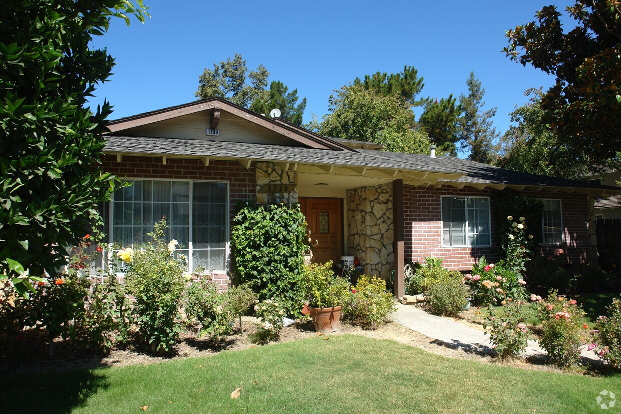 Primary Photo - 1739 De Marietta Ave