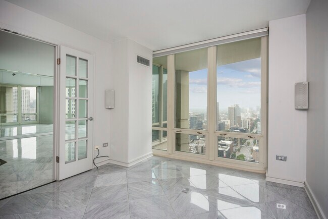 Foto del edificio - 345 N La Salle Dr