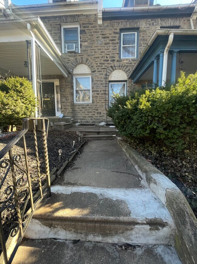 Building Photo - 2719 N 46th St