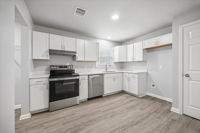 Building Photo - 5139 Enyart St