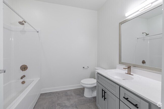 2 habitaciones, 2 baños - 1362 pies cuadrados - Baño - Haverhill on Clark