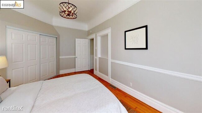 Foto del edificio - 3 br, 1 bath Townhome - 50 Moeller St