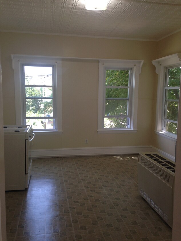 Large Kitchen - 167 Broad St