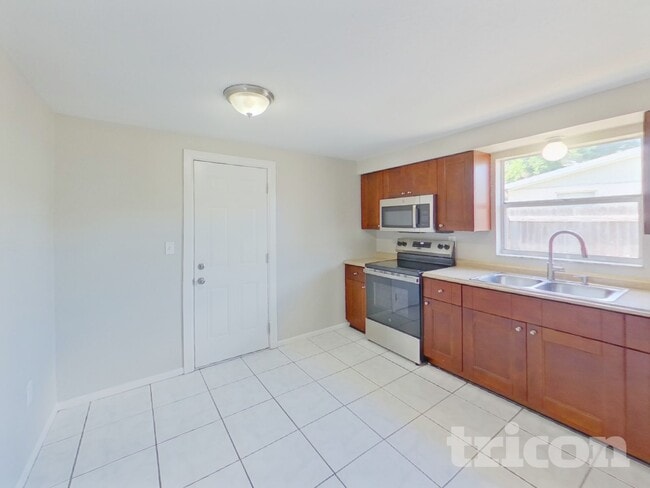 Building Photo - 10294 129th Terrace N