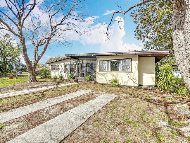 Building Photo - 1625 Crystal Ct W