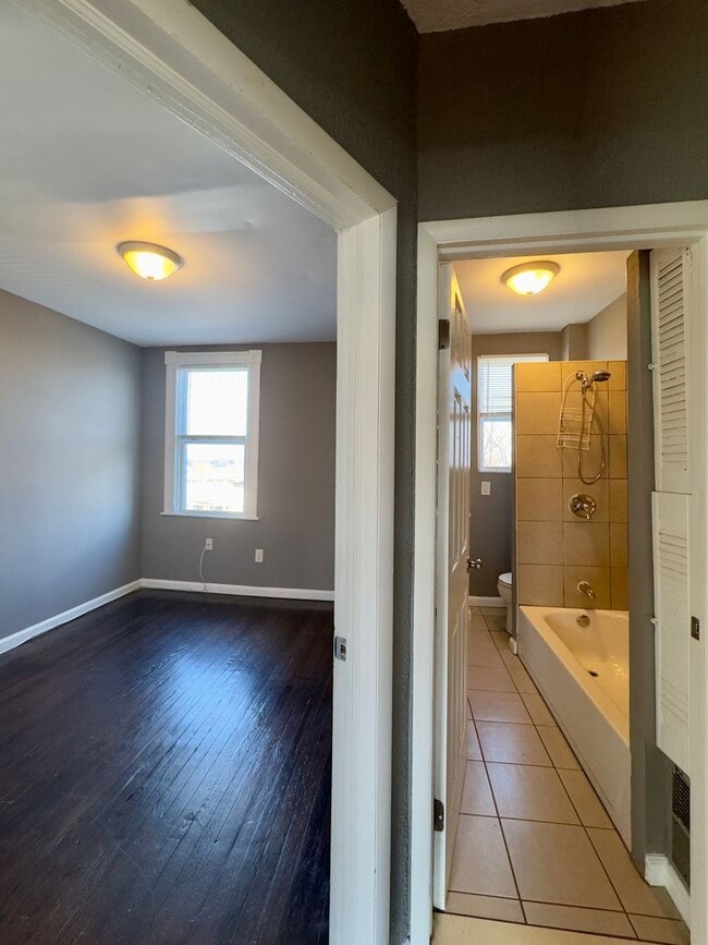 Building Photo - Charming 2 Bedroom/1 Bathroom in Morrell Park, Baltimore!