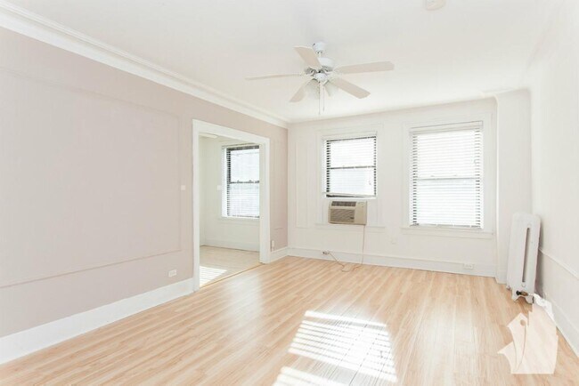 Foto del edificio - 2755 N Pine Grove Ave