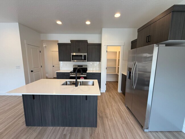 Foto del edificio - Brand New Townhome