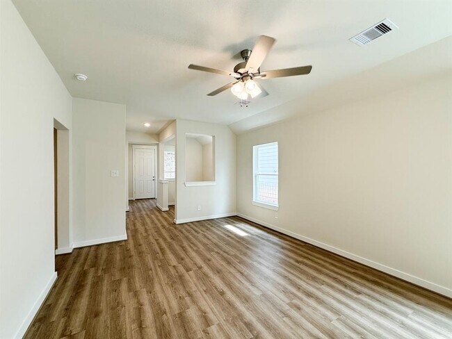 Building Photo - 40769 Mostyn Lake Dr