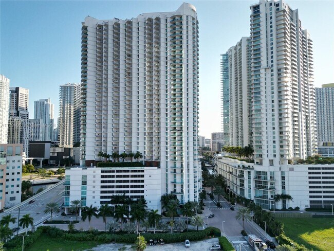 Building Photo - 350 S Miami Ave