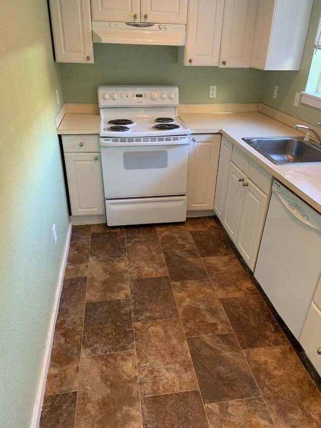 220 W 4th St, Aberdeen, WA 98520 Apartments in Aberdeen, WA