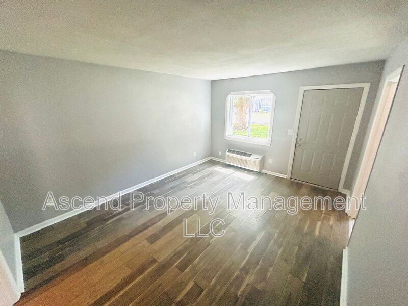 Primary Photo - 217 Sequoia Dr