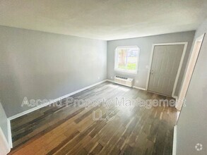 Building Photo - 217 Sequoia Dr
