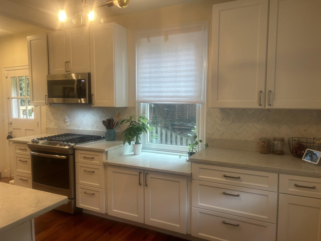 Primary Photo - 4825 Butterworth Pl NW