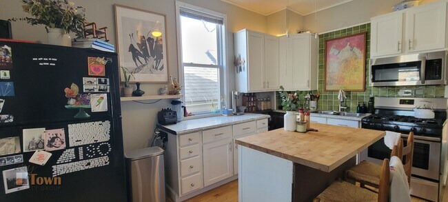 Foto del edificio - 3430 W Cortland St