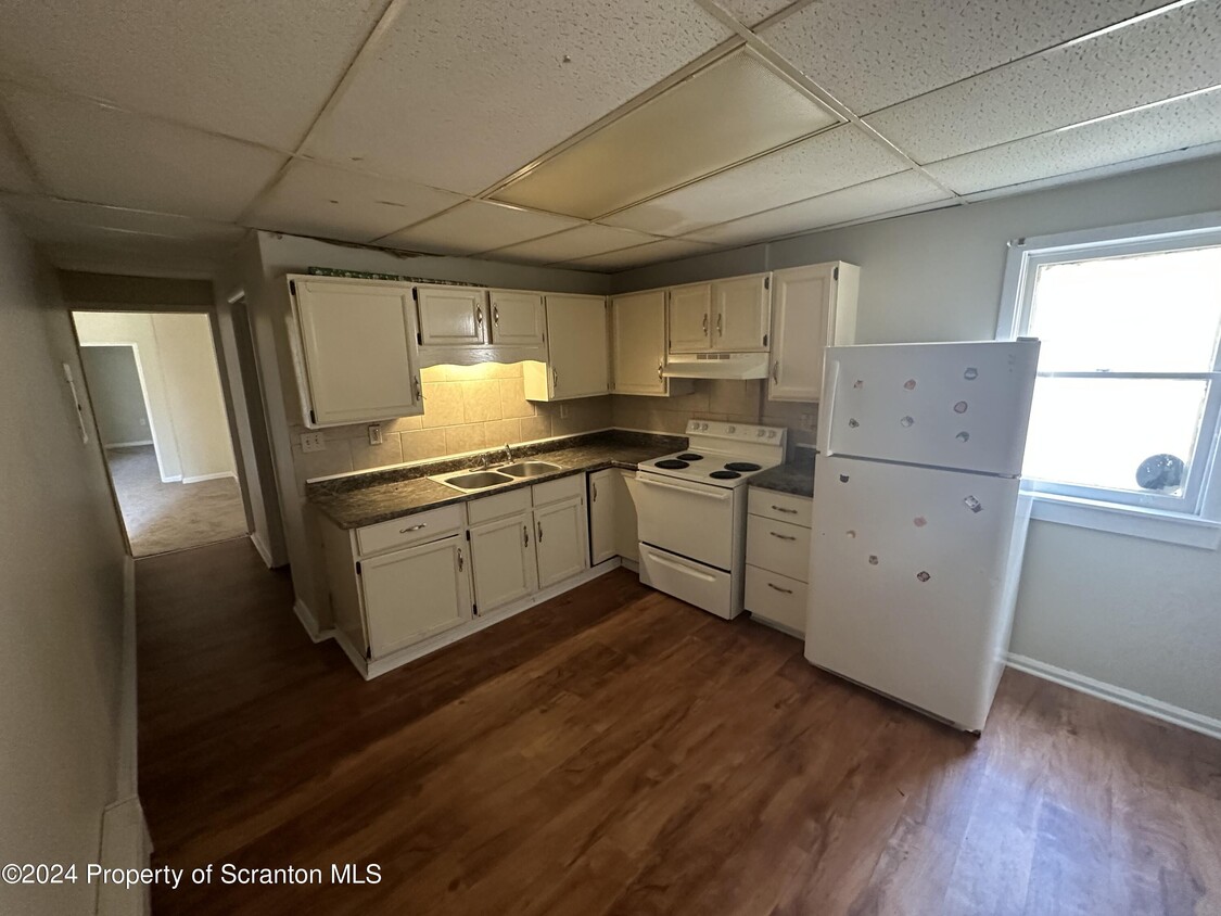 Primary Photo - 850 Capouse Ave
