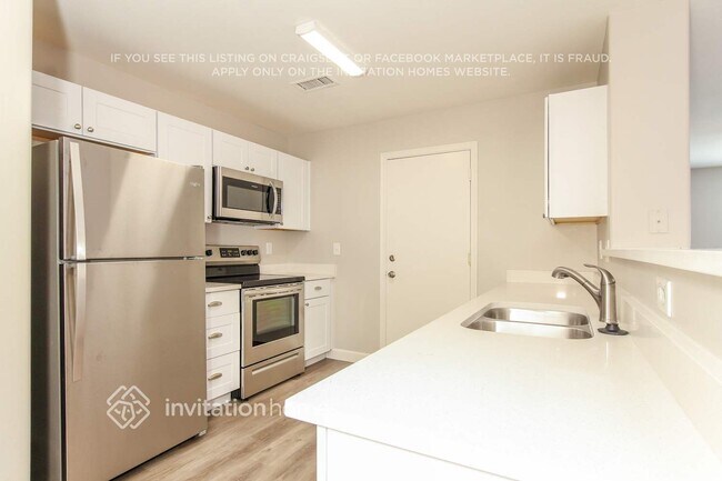 Building Photo - 15008 W Calavar Rd