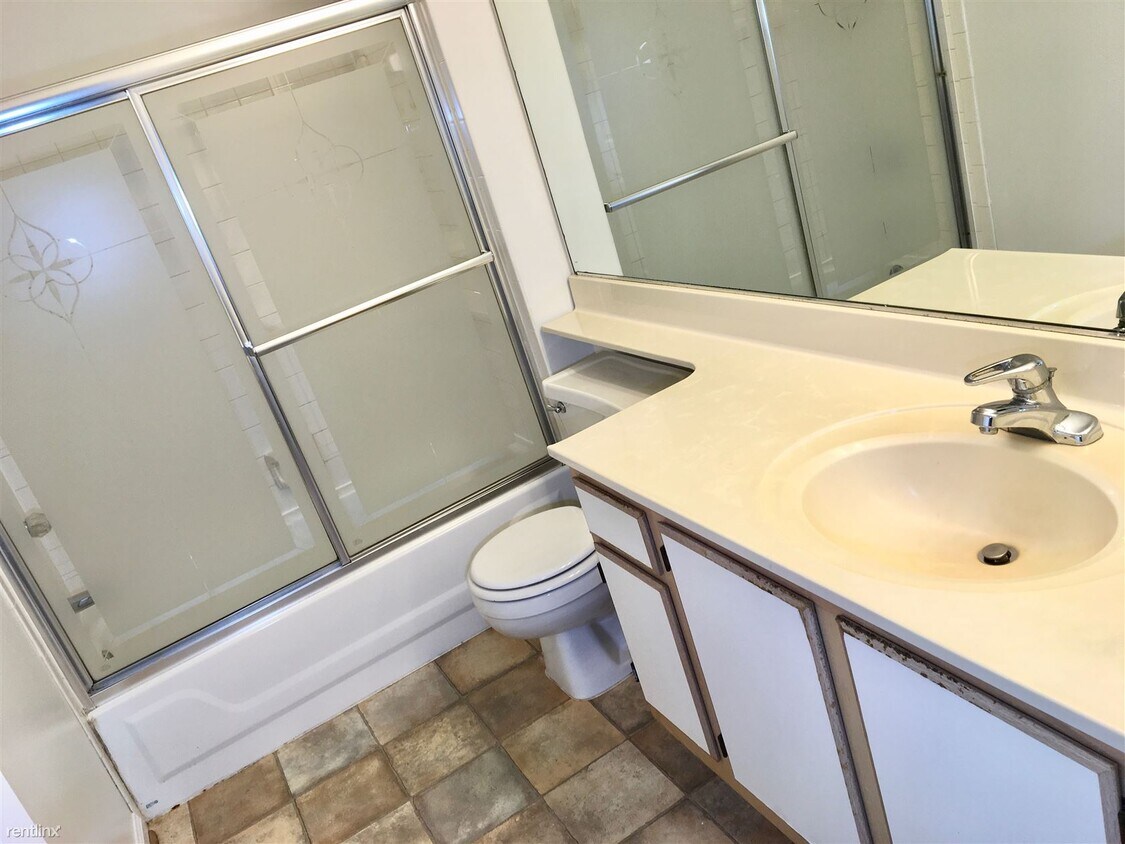 Foto principal - 4402 Silverbrook Ln