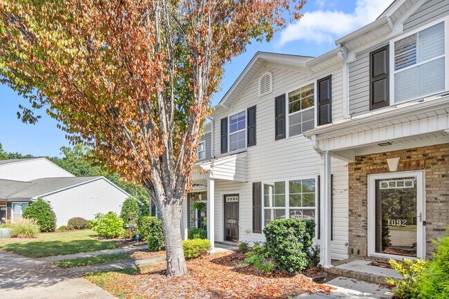 Foto del edificio - **Charming 2/2.5 Burlington Townhome**