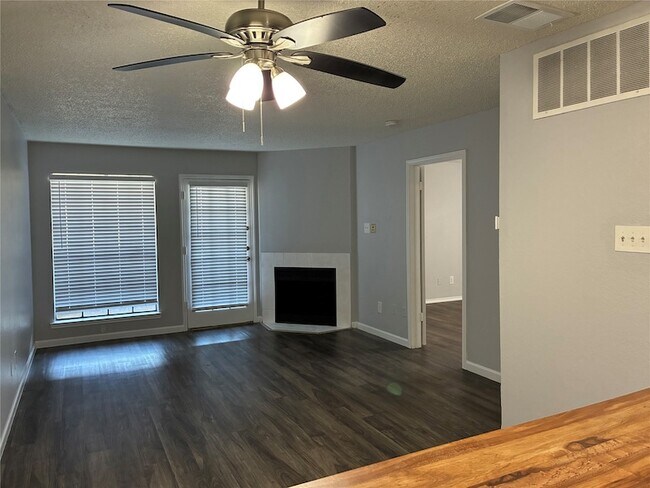 Foto del edificio - 6108 Abrams Rd