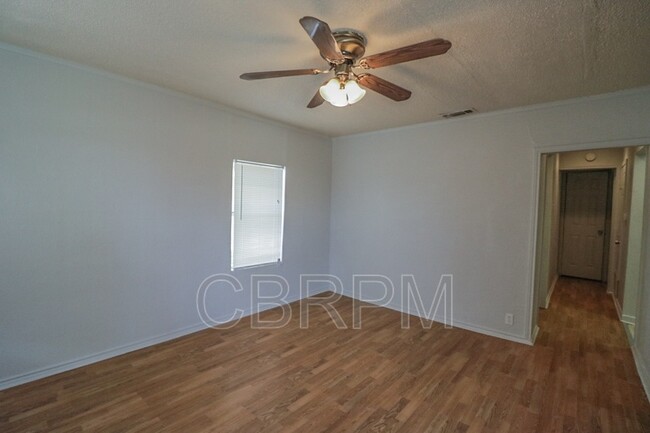 Building Photo - 2103 Kewanee Ave