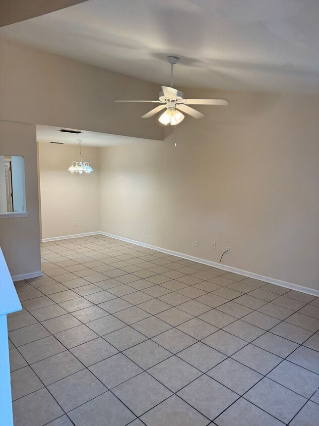 3/2 Townhouse Available for Immediate Occu... - 3/2 Townhouse Available for Immediate Occu...