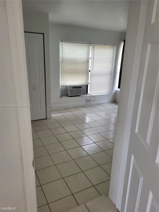 Building Photo - 4 br, 2 bath House - 636 W Ocean Ave # 0