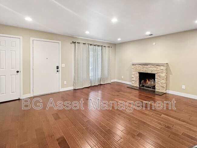 Foto del edificio - 1618 McCarl Ln