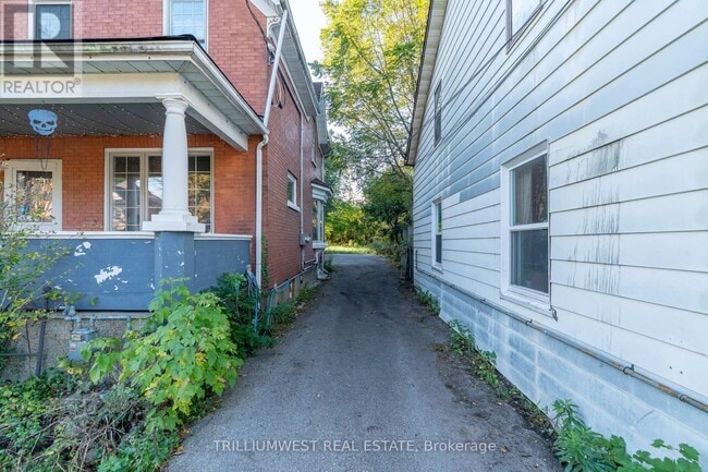 Building Photo - 63 Highland Rd W
